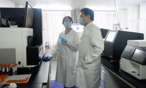 Laboratório chinês acredita que pode deter pandemia