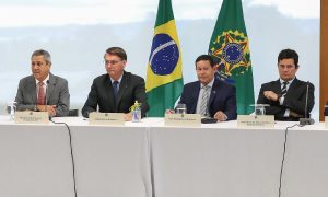 Bolsonaro e ministros ignoraram vítimas e casos de coronavírus em reunião ministerial