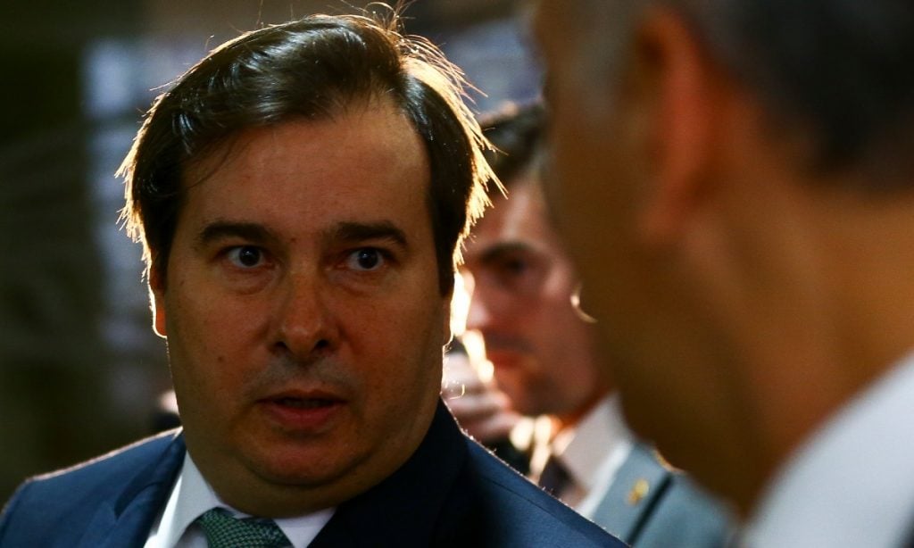 Maia repudia atos contra democracia, mas é criticado por não avaliar pedidos de impeachment