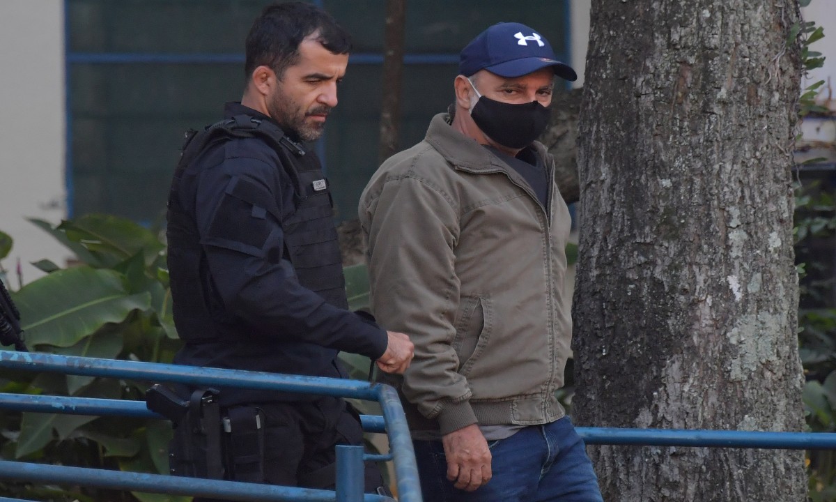 Justiça nega pedido de prisão domiciliar feito pela defesa de Queiroz