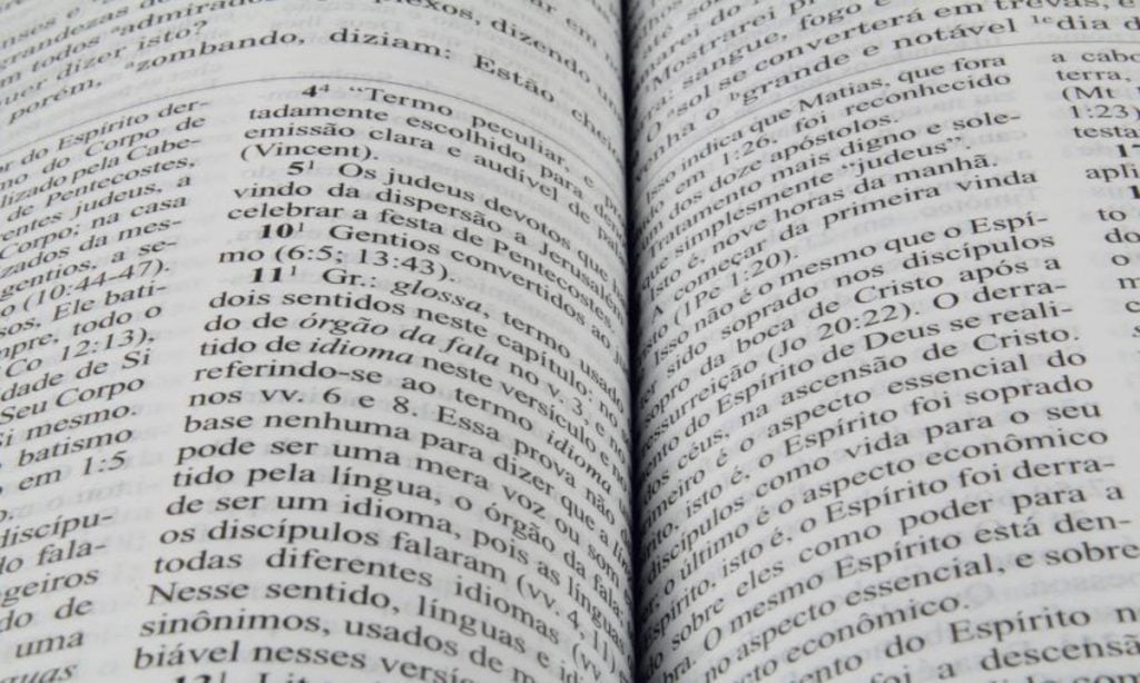 Câmara de BH aprova uso da Bíblia em escolas como recurso de apoio