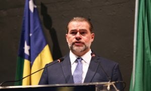 Ministros do STF fecham o cerco a bolsonaristas