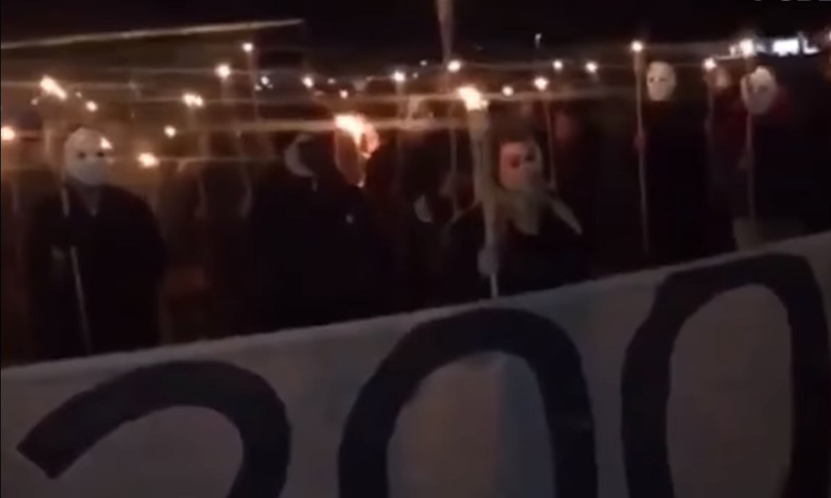 Governo do DF desmonta acampamento dos “300”, e Sara Winter protesta