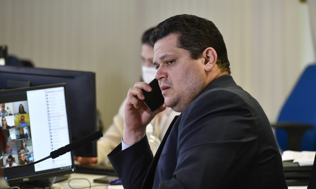 Orçamento secreto estaria relacionado com o adiamento da sabatina de Mendonça ao STF