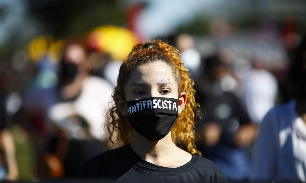 Basta! Estamos juntos com os 70% em defesa da democracia e da vida!