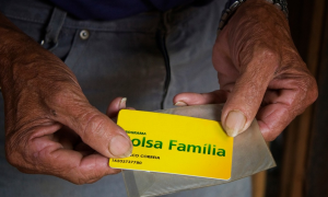 Oposição acusa Bolsonaro de travar ampliação do Bolsa Família na pandemia