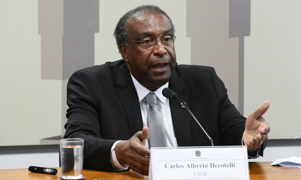 MPF pede apuração de possível crime de falsidade ideológica por Decotelli