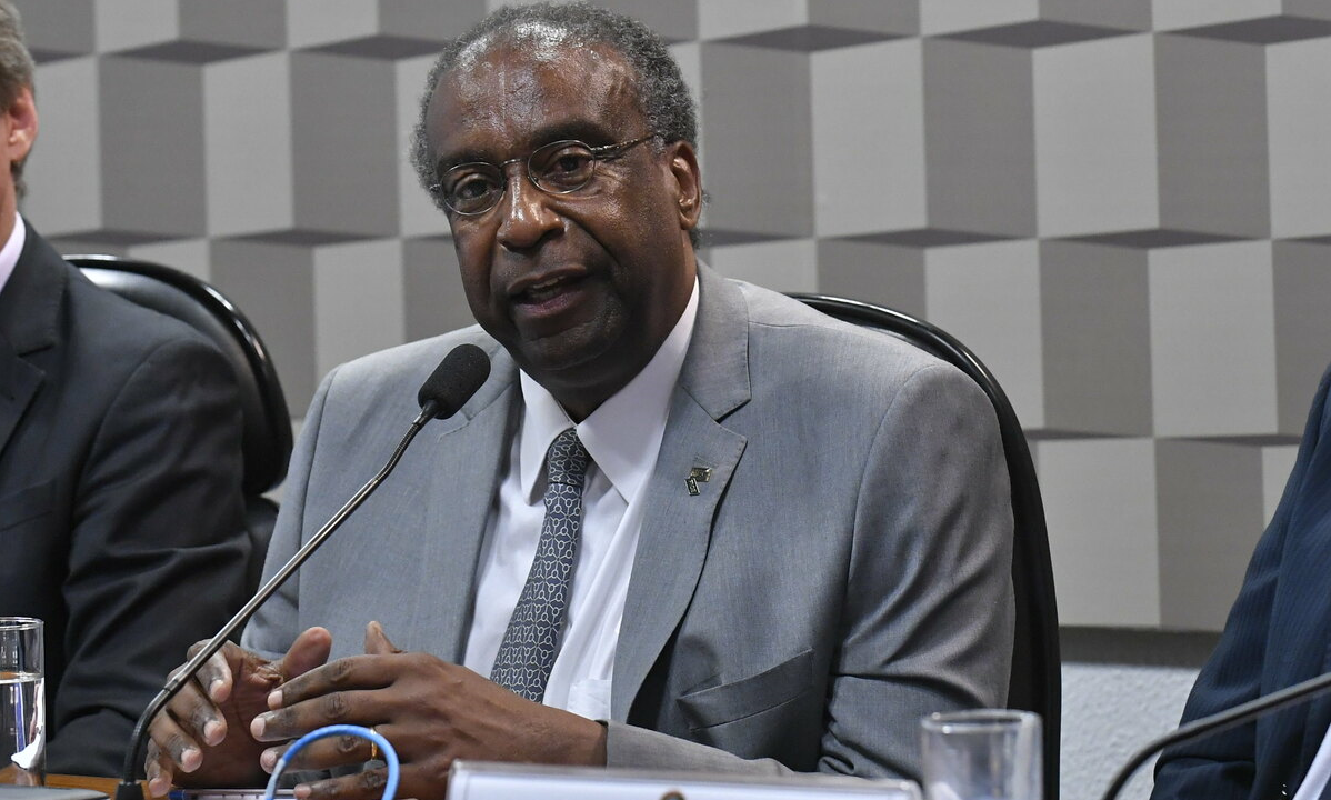 FGV diz que Decotelli não foi professor efetivo da instituição