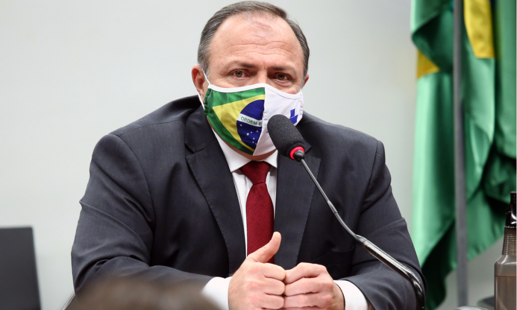 Pazuello garante que governo não tem intenção de esconder mortos