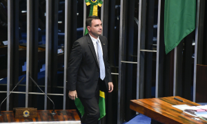 Advogado ligado a Flávio Bolsonaro é exonerado de cargo na Alerj