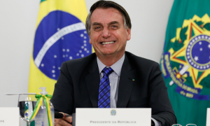 Bolsonaro barra a destinação de R$ 8,6 bilhões para combate à covid-19