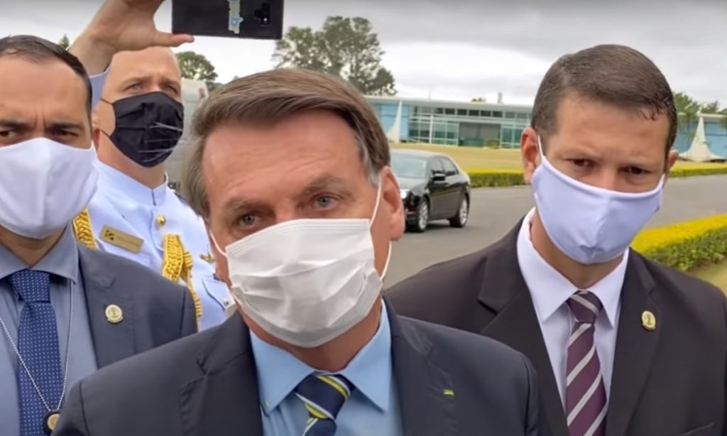 Bolsonaro ameaça ministros do STF: “Estão abusando”