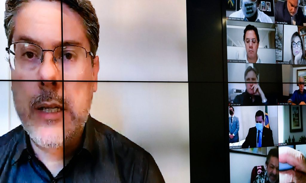 PL das fake news pode colocar em risco direitos de usuários da rede