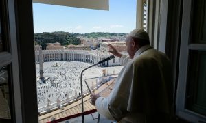 Igreja Católica diz que padres não podem abençoar união gay