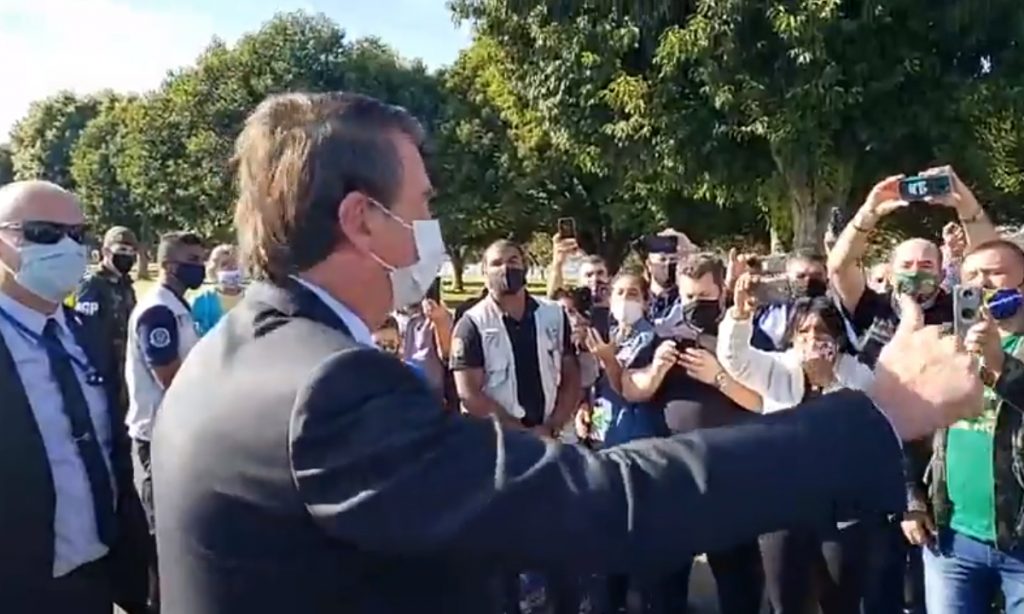Bolsonaro pede que apoiadores evitem protestar no domingo, dia de novo ato pró-democracia