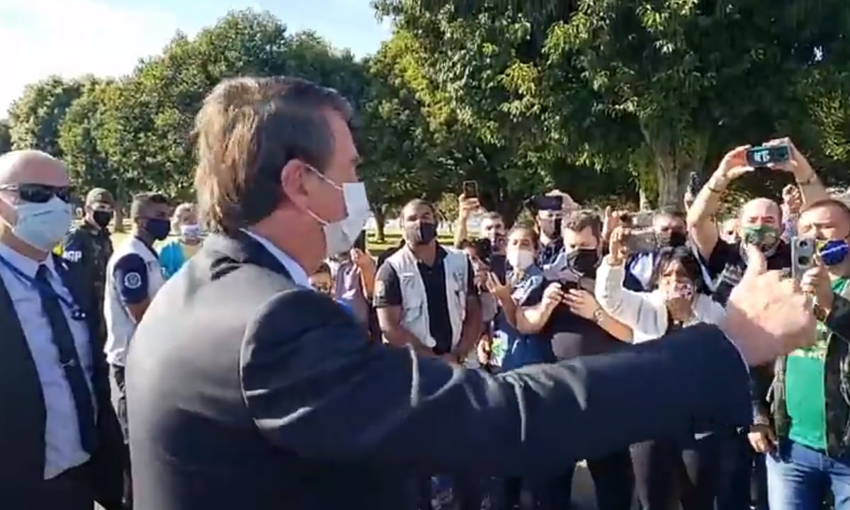 Bolsonaro pede que apoiadores evitem protestar no domingo, dia de novo ato pró-democracia