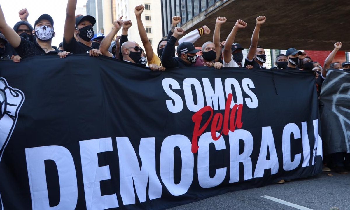 Manifestantes pró-democracia em São Paulo. Foto: Pam Santos