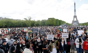 Protestos contra o racismo se espalham pelo mundo; França proíbe manifestação