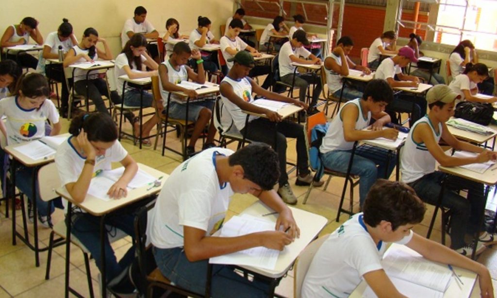 Reabertura de escolas amplia risco de Covid-19 para 340 mil idosos em SP