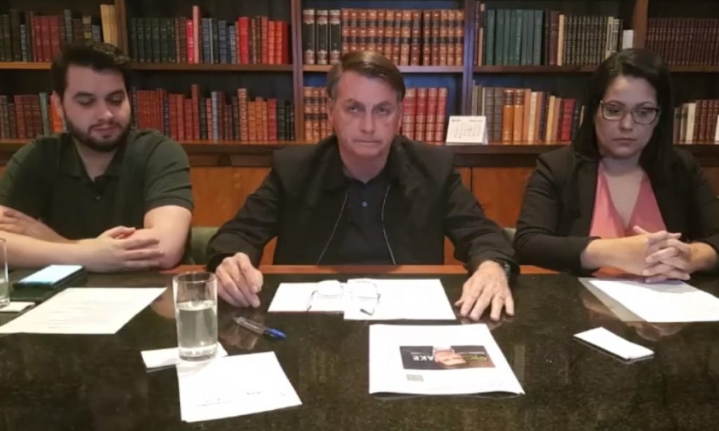 Bolsonaro diz para apoiadores invadirem hospitais em busca de leitos vazios