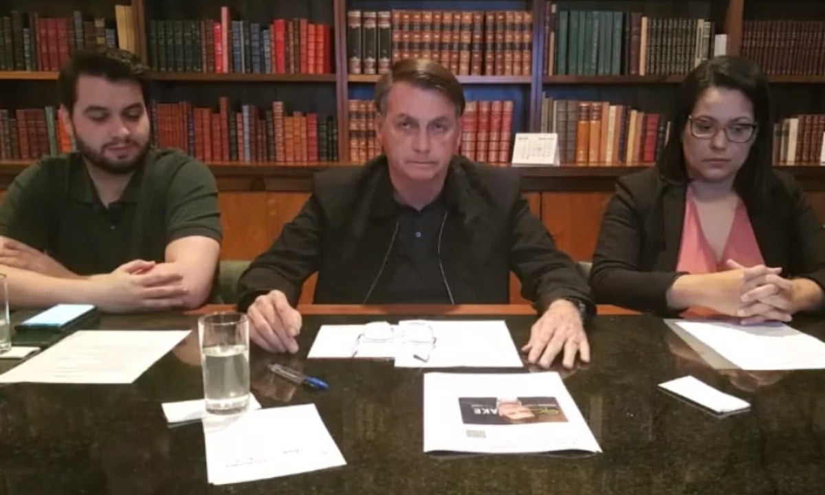 Bolsonaro diz para apoiadores invadirem hospitais em busca de leitos vazios