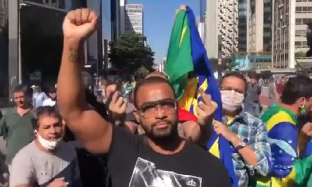 “Se na periferia nenhuma bala me acertou, não vou ter medo de robô”, diz Emerson Osasco