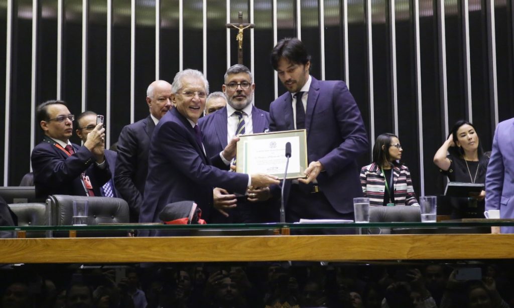 “Quem quer dinheiro”: MiniCom volta a ser comandado por radiodifusor