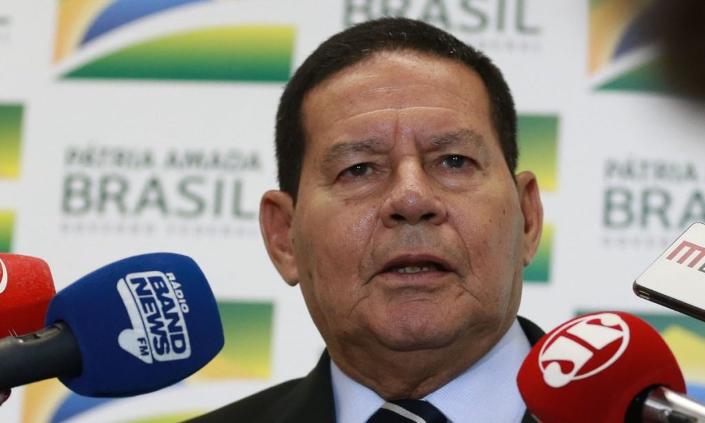 Pedir intervenção militar em atos é liberdade de expressão, diz Mourão
