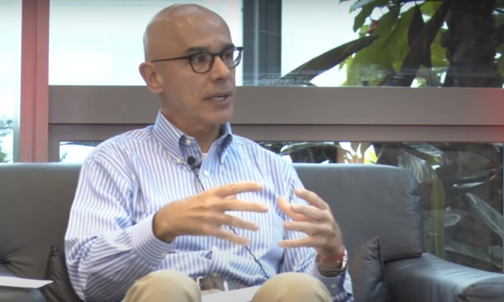 Presidente do Santander sugere que funcionários cortem salários para