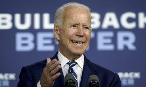 Biden tem 8 pontos de vantagem sobre Trump em pesquisa eleitoral