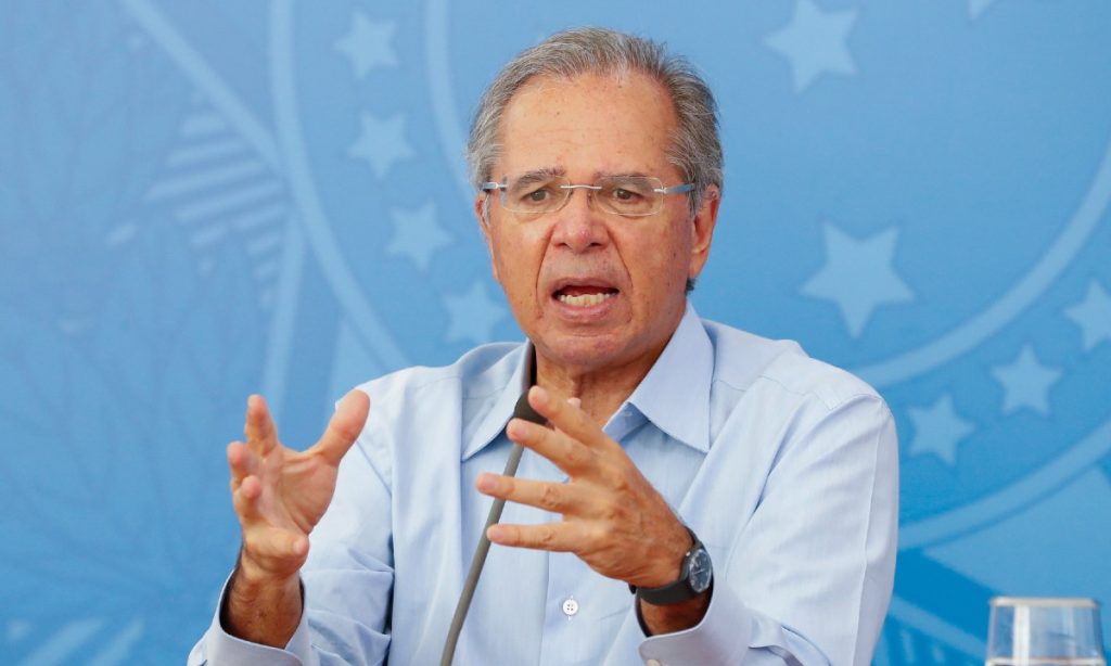 Novo auxílio emergencial será de R$ 175 para parte dos beneficiários, confirma Guedes