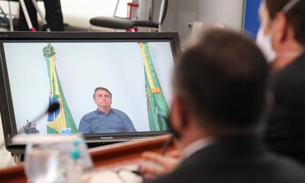 Bolsonaro sanciona marco que facilita a privatização do saneamento