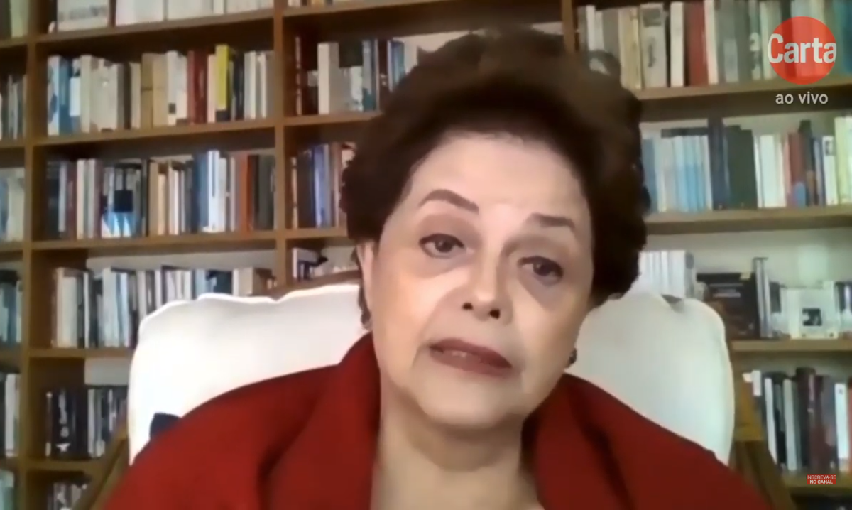 A ex-presidenta Dilma Rousseff, em entrevista ao diretor de redação de CartaCapital, Mino Carta. Foto: Reprodução/YouTube 