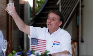 Bolsonaro tira a obrigatoriedade do uso de máscaras em presídios