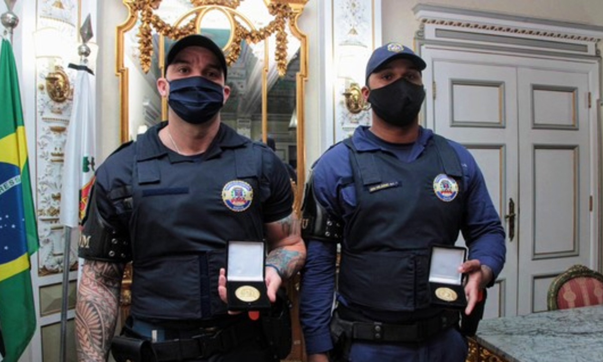 Guardas humilhados por desembargador recebem homenagem por conduta exemplar