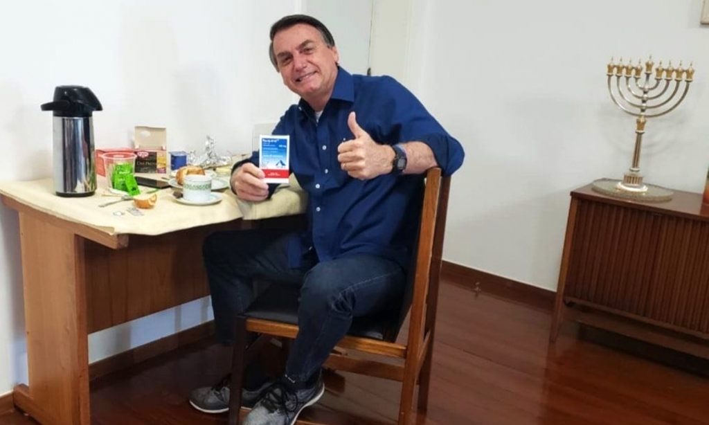 Bolsonaro diz que seu novo teste para o coronavírus deu negativo