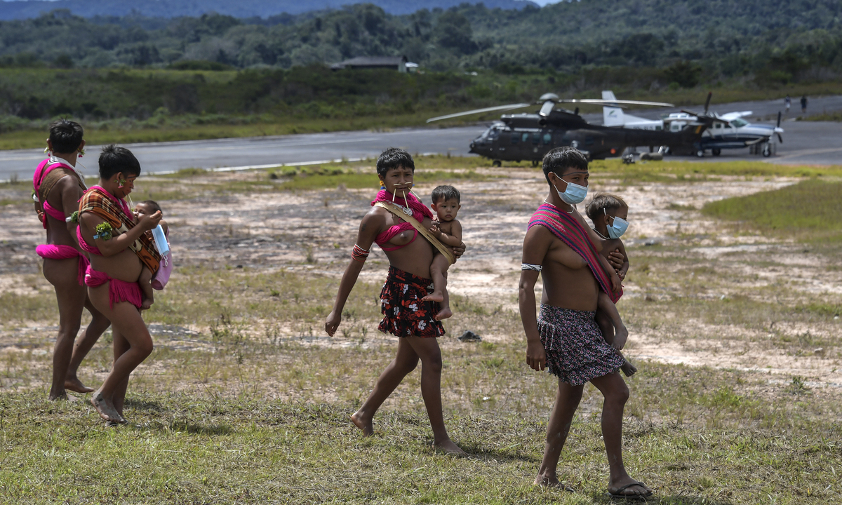 Membros da comunidade yanomami, em Roraima. Foto: Nelson Almeida/AFP 