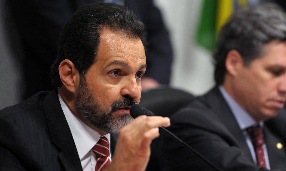 Ex-governador do DF é alvo de operação contra esquema na compra de leitos