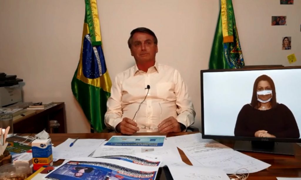 “Diminuir o número de mortos, como?”, questiona Bolsonaro sobre óbitos por coronavírus