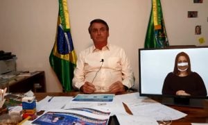“Diminuir o número de mortos, como?”, questiona Bolsonaro sobre óbitos por coronavírus