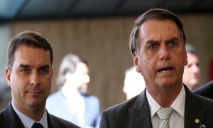 Votos e bens de Bolsonaro e Flávio avançaram junto com milícias