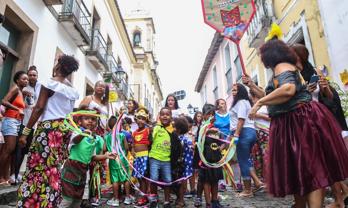 II Lavagem da Escola João Lino fez a alegria das crianças pelas ruas do Pelourinho. Foto: Bruno Concha/Secom 