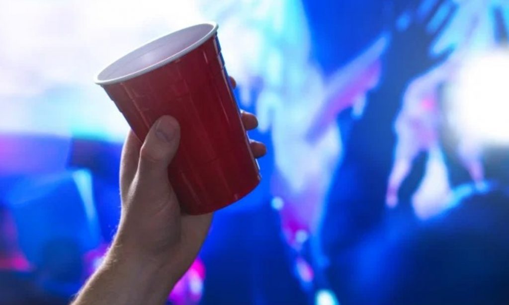 Estudantes fazem festas para ver quem é o primeiro a pegar coronavírus