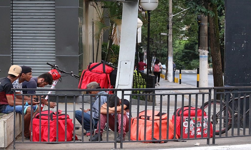 Os serviçais da racionalidade econômica e o fim do sistema de proteção social