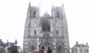 Nantes: Fogo atinge mais uma catedral gótica na França