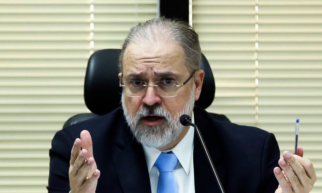 Aras quer papelada da Lava Jato capaz de comprometer família Marinho