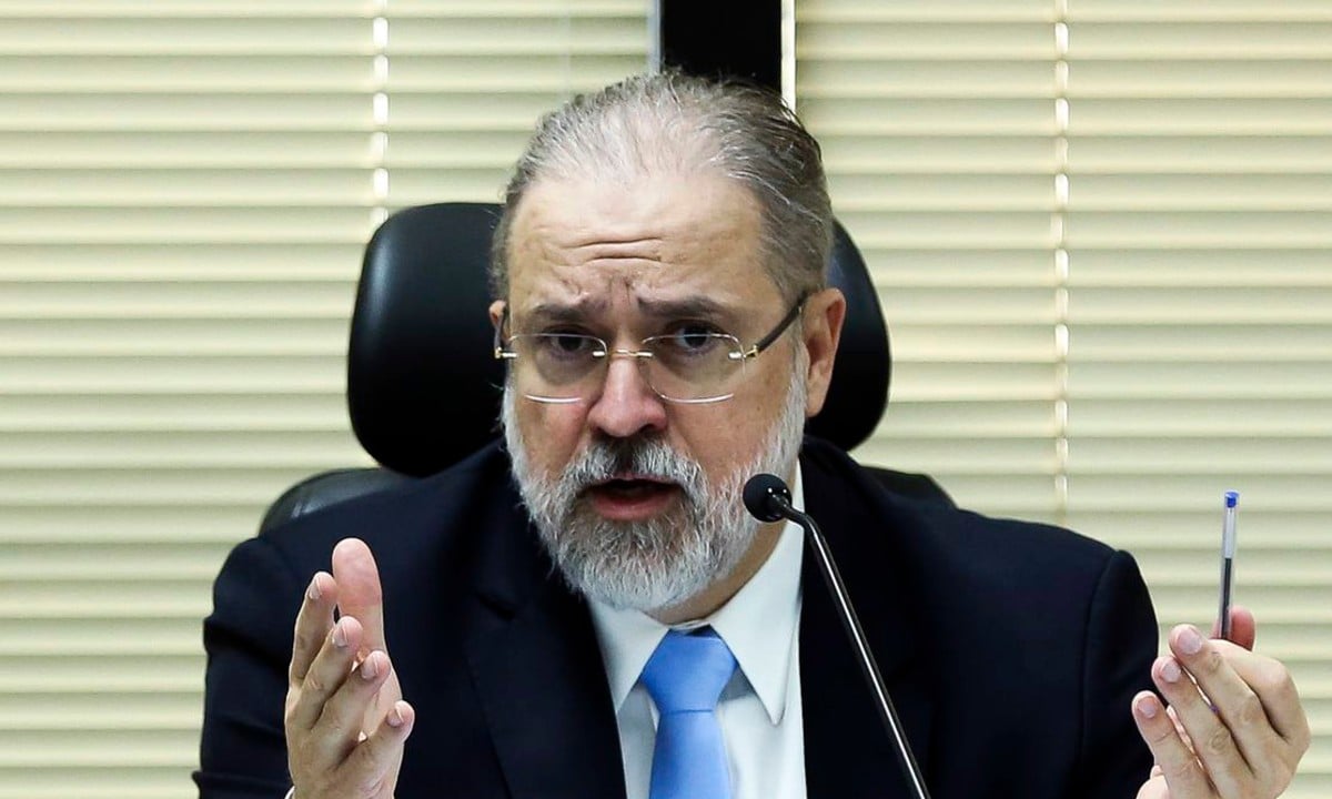 Aras quer papelada da Lava Jato capaz de comprometer família Marinho