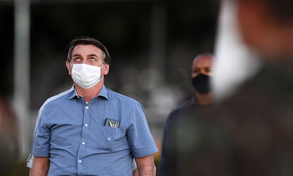 100 mil mortes: No Twitter, Bolsonaro chega aos trending topics com #Bolsonaro100Mil