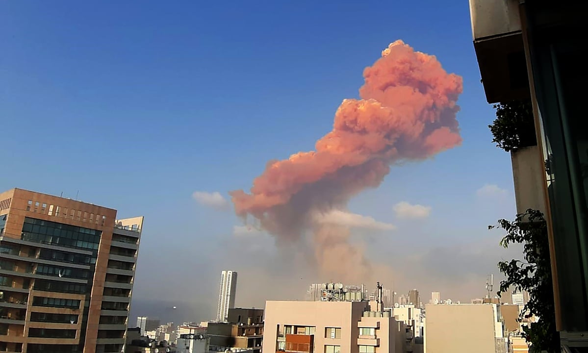 Presidente libanês não descarta que míssil tenha provocado explosão em Beirute