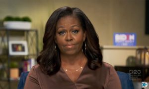 Após críticas de Michelle em convenção democrata, Trump rebate com ataques a Barack Obama